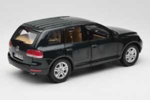 Volkswagen Touareg V10 TDI Canyon Green Bburago 1:18 34911-V1 Metal - imagem 3 de 8