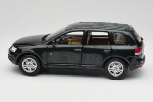 Volkswagen Touareg V10 TDI Canyon Green Bburago 1:18 34911-V1 Metal - imagem 4 de 8