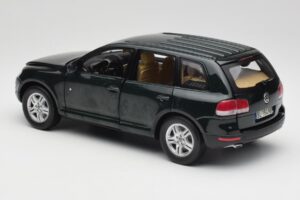 Volkswagen Touareg V10 TDI Canyon Green Bburago 1:18 34911-V1 Metal - imagem 7 de 8
