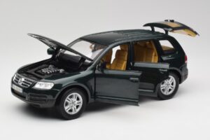 Volkswagen Touareg V10 TDI Reed Green Metallic Bburago 1:18 34911 Metal - imagem 2 de 8