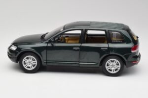 Volkswagen Touareg V10 TDI Reed Green Metallic Bburago 1:18 34911 Metal - imagem 4 de 8