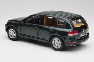 Volkswagen Touareg V10 TDI Reed Green Metallic Bburago 1:18 34911 Metal - imagem 7 de 8