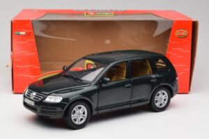 Volkswagen Touareg V10 TDI Reed Green Metallic Bburago 1:18 34911 Metal - imagem 8 de 8
