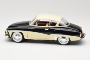 Wartburg 311 Coupe Preto & Bege Revell 1:18 8419 Metal - imagem 4 de 8