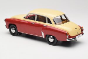 Wartburg 311 Dark Red Beige MCG 1:18 MCG18299 Metal - imagem 5 de 6