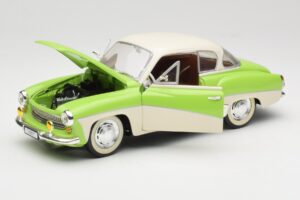 Wartburg 313 Verde Pastel sobre Bege Revell 1:18 9018 Metal - imagem 2 de 8