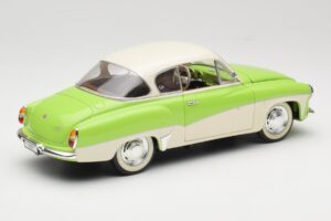 Wartburg 313 Verde Pastel sobre Bege Revell 1:18 9018 Metal - imagem 3 de 8