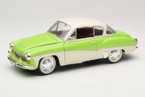 Wartburg 313 Verde Pastel sobre Bege Revell 1:18 9018 Metal