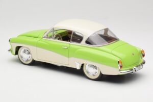 Wartburg 313 Verde Pastel sobre Bege Revell 1:18 9018 Metal - imagem 7 de 8