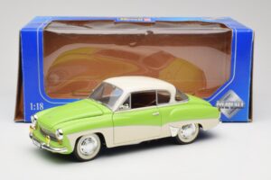 Wartburg 313 Verde Pastel sobre Bege Revell 1:18 9018 Metal - imagem 8 de 8