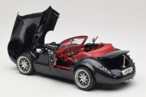 Wiesmann Roadster MF Carbon Black Revell 1:18 WIESMANN001 Metal - imagem 8 de 9