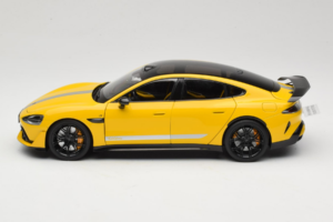 Xiaomi SU7 Ultra Amarelo OEM 1:18 BHR9995CN Metal - imagem 4 de 8