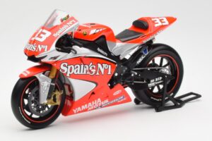 Yamaha YZR-M1 Gauloises Fortuna Yamaha #7 C. Checa MotoGP 2004 Minichamps 1:12 122043007 Metal - imagem 2 de 6