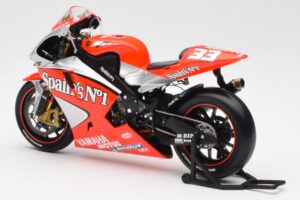Yamaha YZR-M1 Gauloises Fortuna Yamaha #7 C. Checa MotoGP 2004 Minichamps 1:12 122043007 Metal - imagem 5 de 6