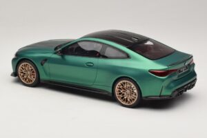 BMW M4 CS G82 Frozen Isle of Man Green GT Spirit 1:18 GT994 Resina - imagem 5 de 6