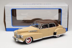Cadillac Fleetwood Series 60 Special Bege MCG 1:18 MCG18656 Metal - imagem 6 de 6