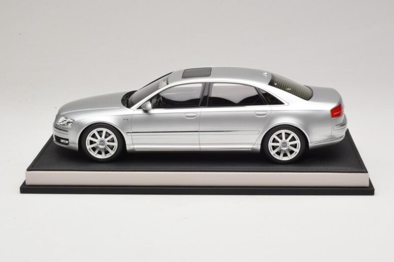 Audi A8 D3 W12 Ice Silver Metallic MotorHelix 1:18 MH030ISM Resina