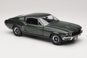 Ford Mustang GT Bullitt com Figura de Steve McQueen Greenlight 1:18 12885 Metal - imagem 6 de 8