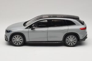 Mercedes EQS SUV X296 Manufaktur Alpine Grey NZG 1:18 B66960591 Metal - imagem 4 de 8