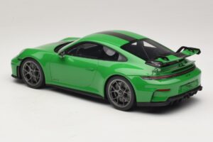Porsche 911 992.2 GT3 Weissach Package Python Green GT Spirit 1:18 GT576 Resina - imagem 5 de 6
