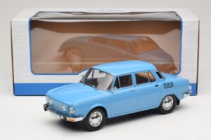 Skoda 100 LS Azul Claro MCG 1:18 MCG18782 Metal - imagem 6 de 6