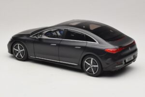 Mercedes EQE V295 Graphite Grey Magno NZG 1:18 B66961108 Metal - imagem 4 de 8