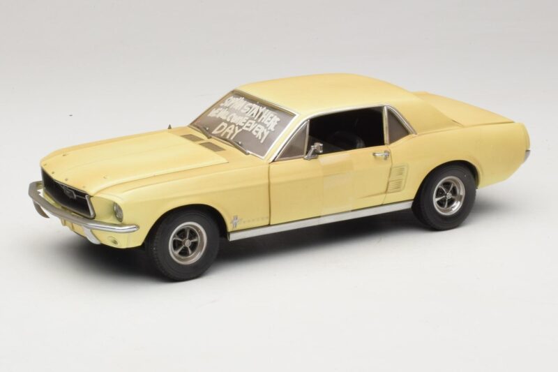 Ford Mustang Coupe Amarelo The Walking Dead Greenlight 1:18 12958 Metal