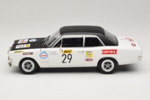 Opel Commodore A #29 J-L. Clarr / J-P. Peyroux Tour de France Automobile 1971 MCG 1:18 MCG18562R Metal - imagem 3 de 6