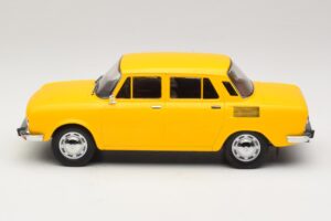 Skoda 100 L Amarelo MCG 1:18 MCG18781 Metal - imagem 3 de 6