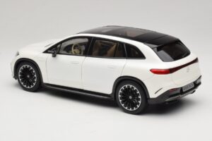 Mercedes EQS SUV X296 Manufaktur Diamond White NZG 1:18 B66960590 Metal - imagem 7 de 8
