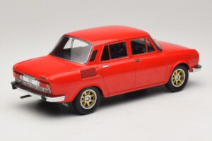Skoda 100 Vermelho Jantes Douradas MCG 1:18 MCG18784 Metal - imagem 2 de 6