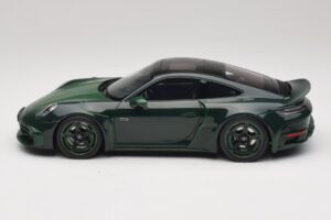 Porsche 911 992 Turbo S Brabus 900 Rocket R Mean Green GT Spirit 1:18 GT959 Resina - imagem 3 de 6