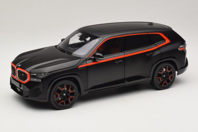 BMW XM G09 Matt Black Minichamps 1:18 110023301 Metal