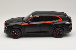 BMW XM G09 Matt Black Minichamps 1:18 110023301 Metal - imagem 4 de 8