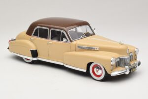 Cadillac Fleetwood Series 60 Special Bege MCG 1:18 MCG18656 Metal - imagem 4 de 6