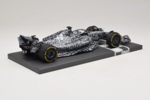 Alfa Romeo Orlen C42 R. Kubica Testing Barcelona 2022 Minichamps 1:18 117229988 Resina - imagem 2 de 7
