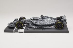Alfa Romeo Orlen C42 R. Kubica Testing Barcelona 2022 Minichamps 1:18 117229988 Resina - imagem 3 de 7