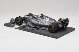 Alfa Romeo Orlen C42 R. Kubica Testing Barcelona 2022 Minichamps 1:18 117229988 Resina - imagem 5 de 7