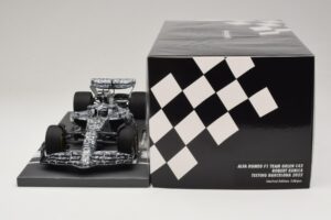 Alfa Romeo Orlen C42 R. Kubica Testing Barcelona 2022 Minichamps 1:18 117229988 Resina - imagem 6 de 7