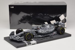 Alfa Romeo Orlen C42 V. Bottas Testing Barcelona 2022 Minichamps 1:18 117229977 Resina - imagem 7 de 7