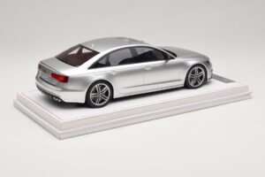 Audi S6 C7 Florett Silver Metallic IVY Merit 1:18 REMC038 Resina - imagem 3 de 7