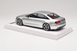 Audi S6 C7 Florett Silver Metallic IVY Merit 1:18 REMC038 Resina - imagem 5 de 7