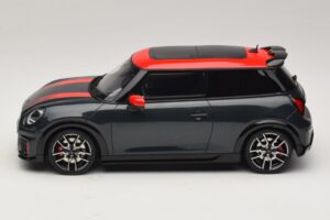 Mini Cooper JCW F66 Legend Grey Otto 1:18 OT1244 Resina - imagem 3 de 6