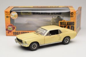 Ford Mustang Coupe Amarelo The Walking Dead Greenlight 1:18 12958 Metal - imagem 8 de 8