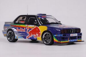 BMW E30 V8 #229 E. Hountondji Red Bull Driftbrothers Drift 2023 Azul Otto 1:18 OT486 Resina - imagem 4 de 5