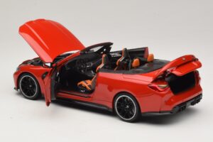 BMW M4 G83 Cabriolet Red Metallic Minichamps 1:18 110021030 Metal - imagem 5 de 8