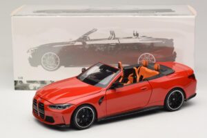 BMW M4 G83 Cabriolet Red Metallic Minichamps 1:18 110021030 Metal - imagem 8 de 8