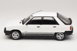 Renault 11 Turbo Branco MCG 1:18 MCG18589 Metal - imagem 3 de 6