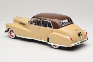Cadillac Fleetwood Series 60 Special Bege MCG 1:18 MCG18656 Metal - imagem 5 de 6