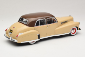 Cadillac Fleetwood Series 60 Special Bege MCG 1:18 MCG18656 Metal - imagem 2 de 6